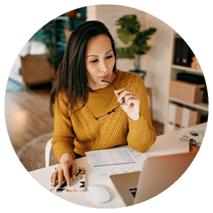 woman sitting at desk and working on laptop